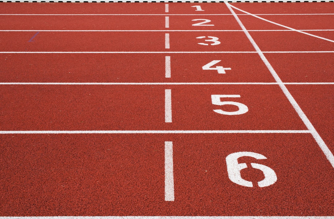 Culoarul de Finish la Curse: 12m Standard sau Riști Invalidarea Timpilor?